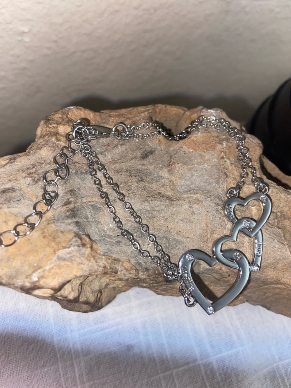 5/$10❤️❤️❤️Triple Heart Inscribed ‘INSPIRE CARE GIVE’ Chains Bracelet